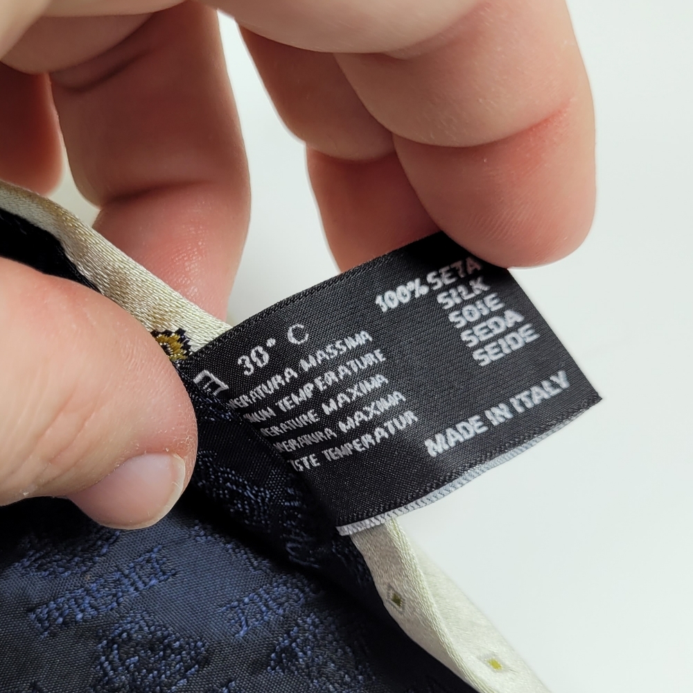 VERSACE | 100% silk tie - Picture 10 of 10